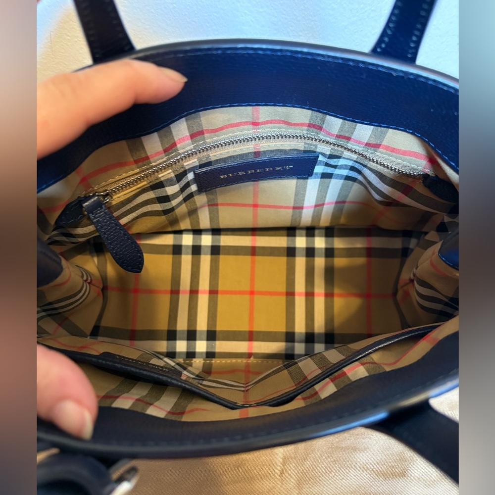 Burberry Derby Leather Small Tote - Picture 4 of 5